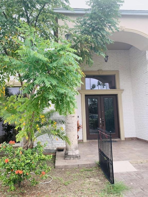 Brownsville Comfort 2 Bedroom 1 Bath , Spacious Kitchen And Outdoor Home Zewnętrze zdjęcie